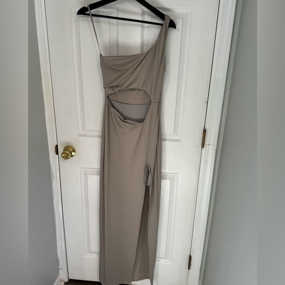 Superdown X Revolve Erla Cutout Maxi dress - Picture 4 of 5